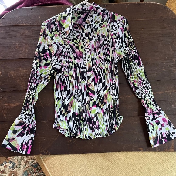 VIOLET & CLAIRE Pleated Blouse - Picture 6 of 12